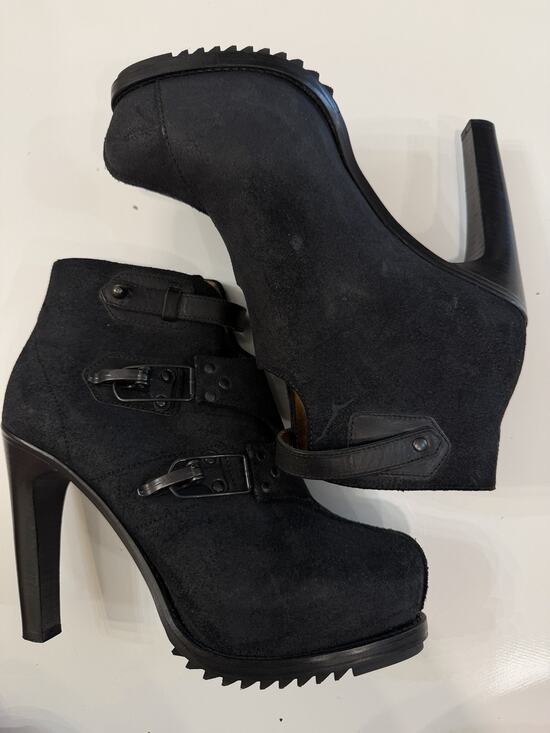 Rag & Bone Boots Womens 38 Ankle Booties Black Suede Side  Rag and bone Ankle boots, Heel Boot, Black Waxy Suede, Size 38 Made In Italy